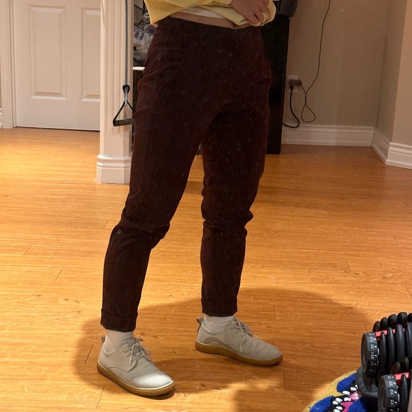 &go city trek trouser maroon - lululemon - Picture 3 of 11